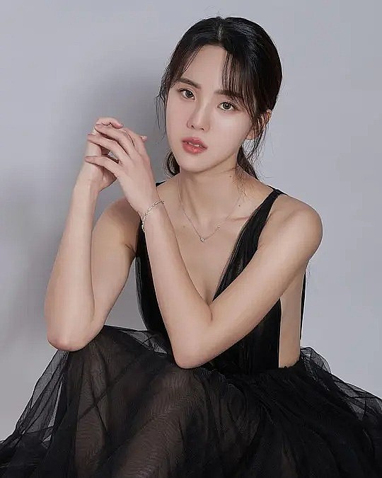 佳妮达·芬帕丹吉 Janistar Phomphadungcheep照片