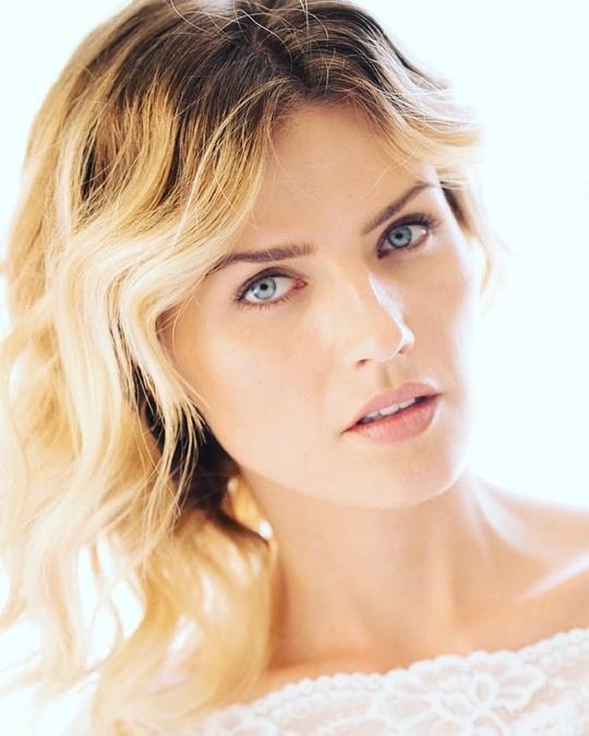 艾格尼丝·欧列 Agnes Olech照片