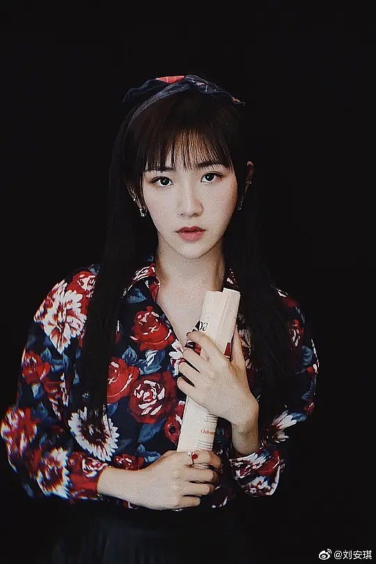 刘凌而 Anqi Liu照片