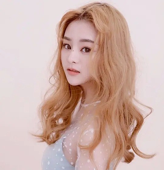 余茜原子 Qianyuanzi Yu照片