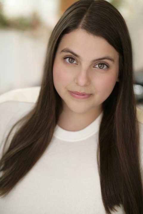 比妮·费尔德斯坦 Beanie Feldstein照片
