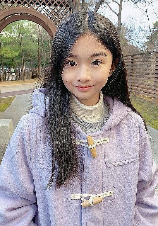 李雅拉 Ah-ra Lee照片