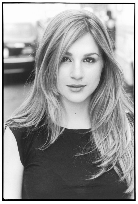 阿雅·卡什 Aya Cash照片