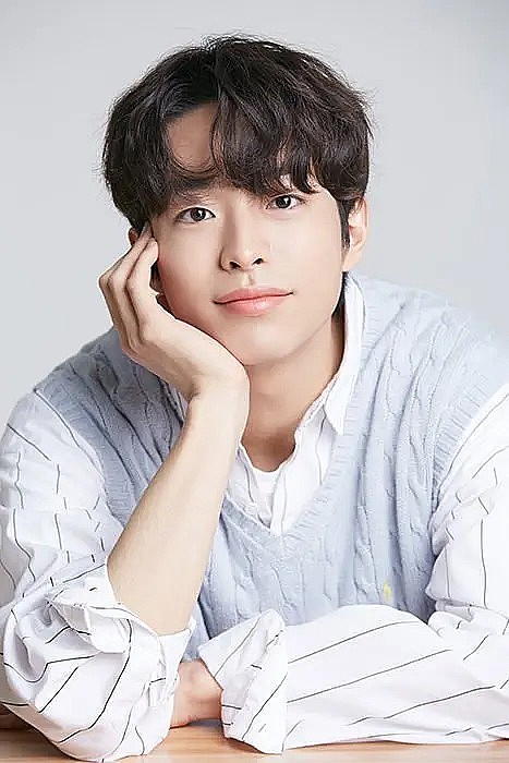 崔伦齐 Choi Yoon-Je照片