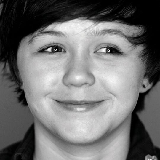 艾米莉· 斯凯格斯 Emily Skeggs照片