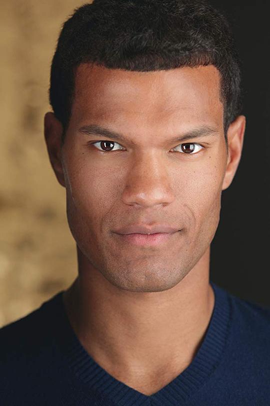 沙利文·琼斯 Sullivan Jones照片