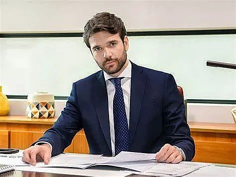 乔恩·艾瑞亚斯 Jon Arias照片