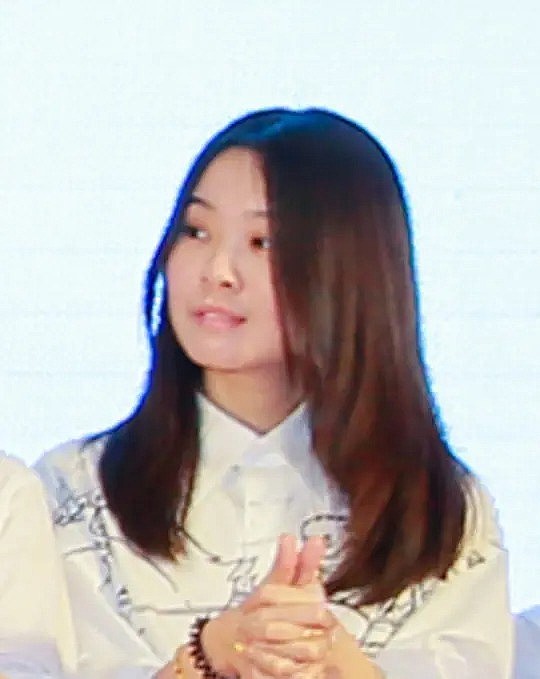 鲁森森 Sensen Lu照片