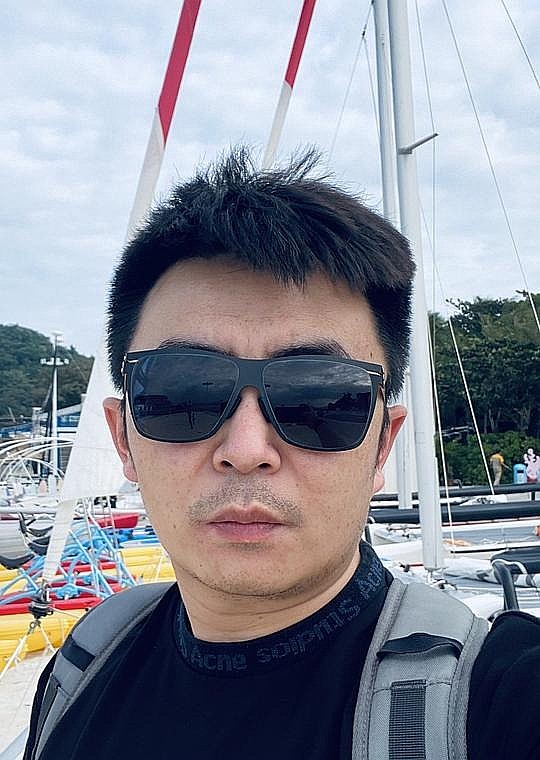 张弘毅 RedOne照片