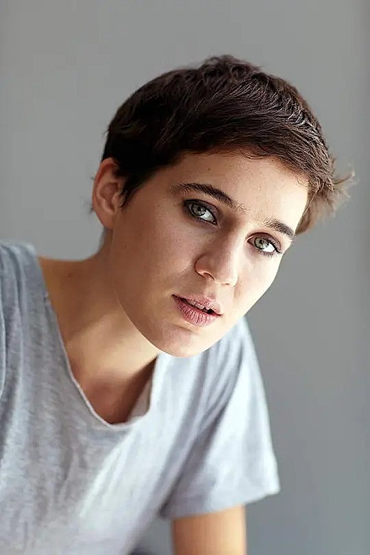 伊莫金·戴恩斯 Imogen Daines照片