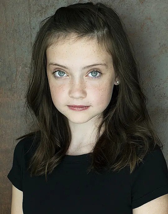 玛雅·麦克奈尔 Maya McNair照片
