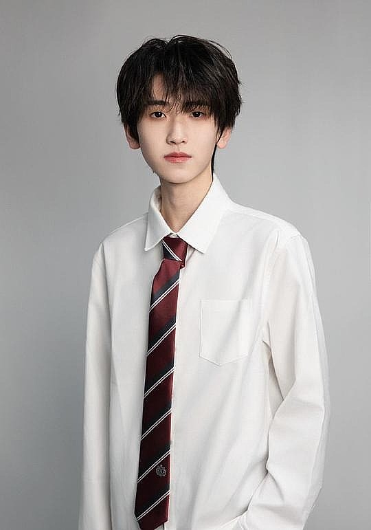 左奇函 Qihan Zuo照片