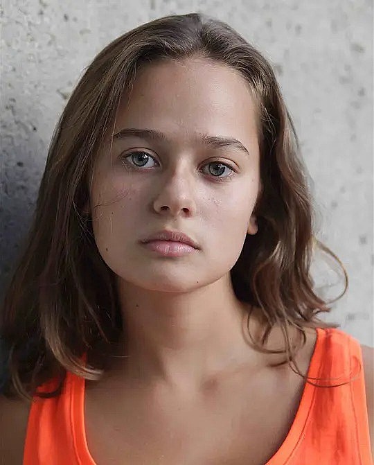 露西·法朱得 Lucie Fagedet照片