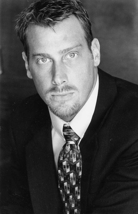 特洛伊·布伦纳 Troy Brenna照片