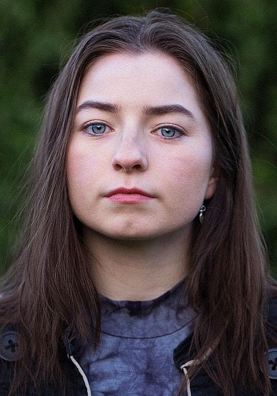 黑兹尔·杜普 Hazel Doupe照片