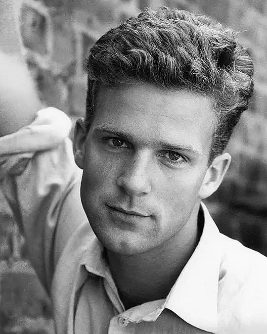 Peter Jones照片