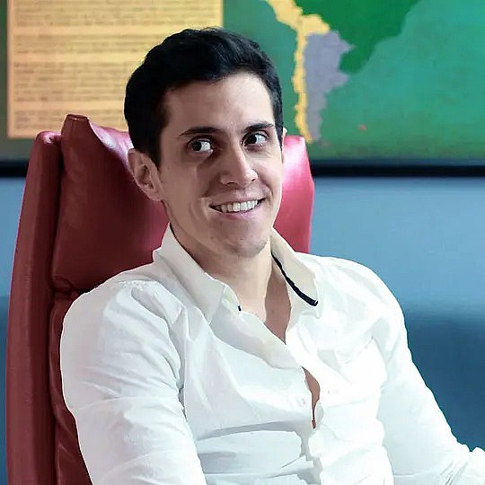 阿尔珀·卡格拉 Alper Caglar照片
