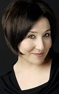 Yasemin Conka照片