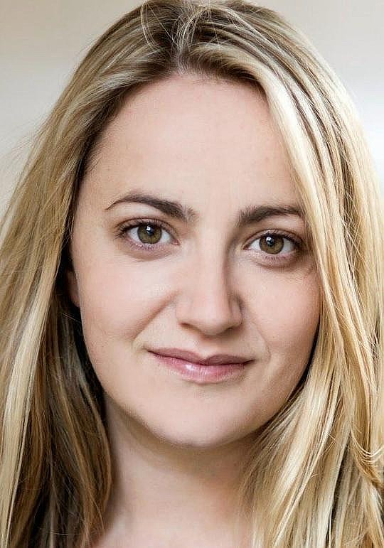 露西·萨克雷 Lucy Thackeray照片