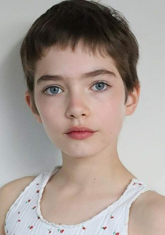 阿努克·克里斯蒂安森 Anouk Christiansen照片