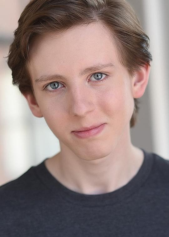 罗根·莱利·布鲁纳 Logan Riley Bruner照片