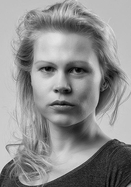 克劳迪娅·纽曼 Claudia Newman照片
