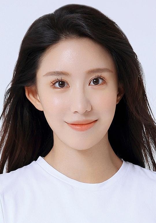 管梓君 Zijun Guan照片