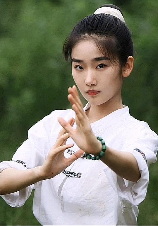 齐天晴 Tianqing Qi照片