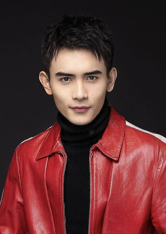 黄义威 Yiwei Huang照片
