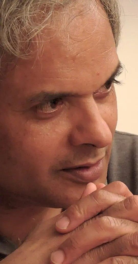 乌达扬·普拉萨德 Udayan Prasad照片