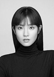 金绣延 Kim Soo-yeon照片