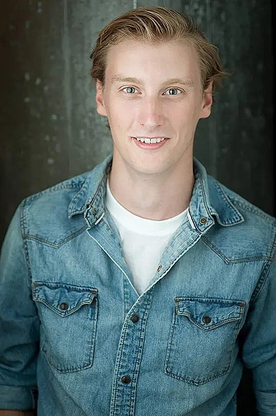 达伦·亚当斯 Darren Adams照片