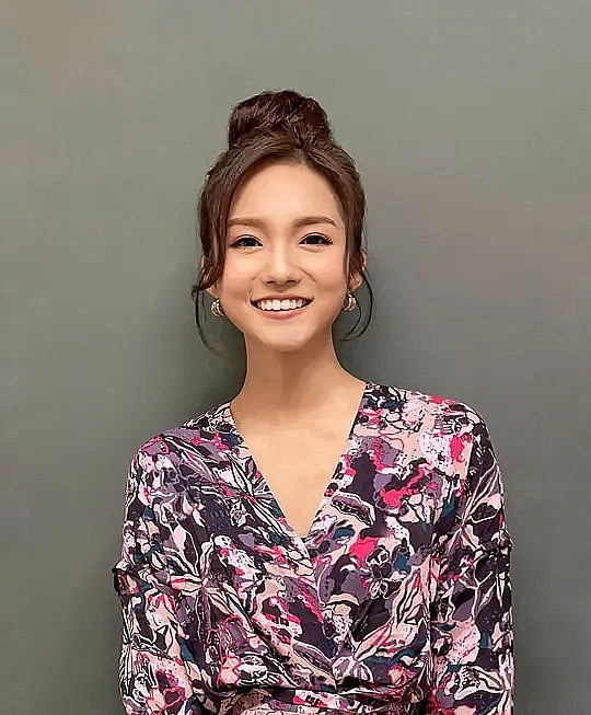 邓卓殷 Amber照片