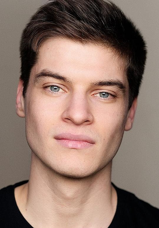 路易斯·海斯 Lewis Hayes照片