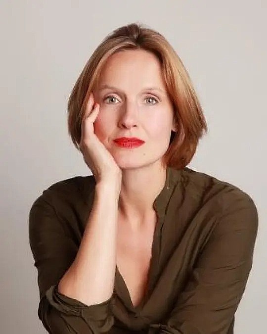 Claire Cox照片