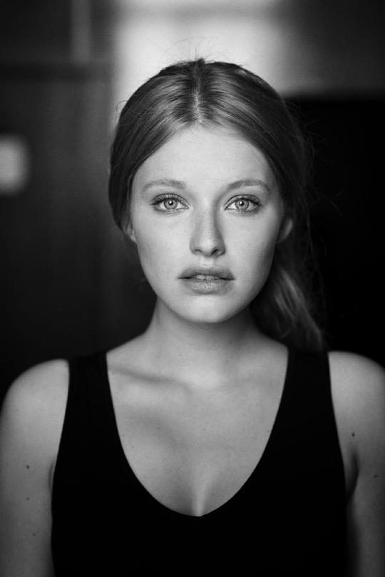 埃拉·琼·昂拉尔 Ella-June Henrard照片