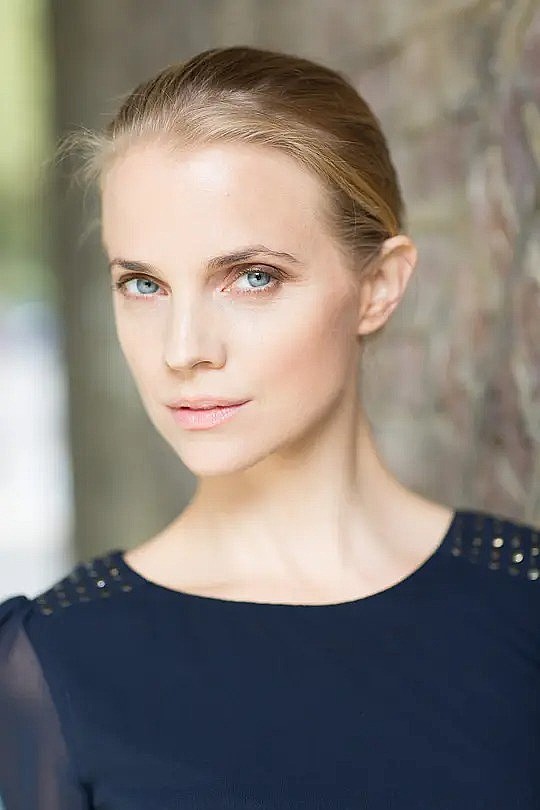 Samantha E. Hunt照片