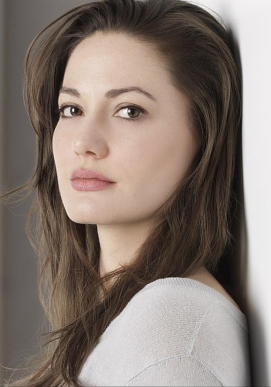 埃瑞恩·鲁思 Erinn Ruth照片