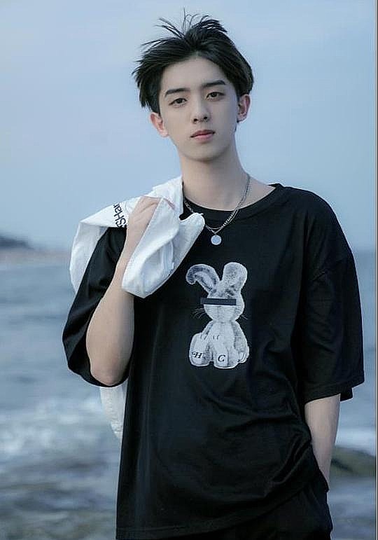周恒宇 Hengyu Zhou照片