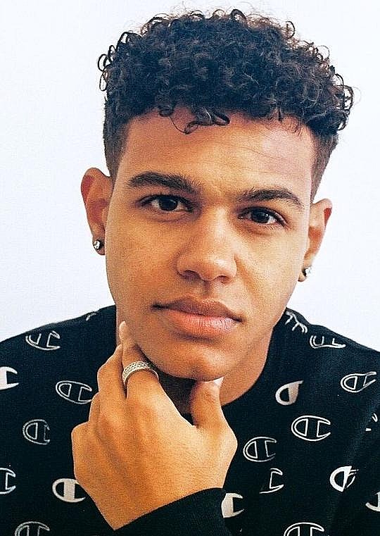泰勒·洛夫顿 Tyler Lofton照片