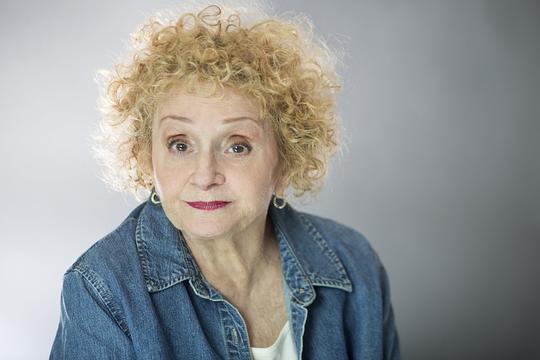 桑德拉·詹姆斯 Sondra James照片