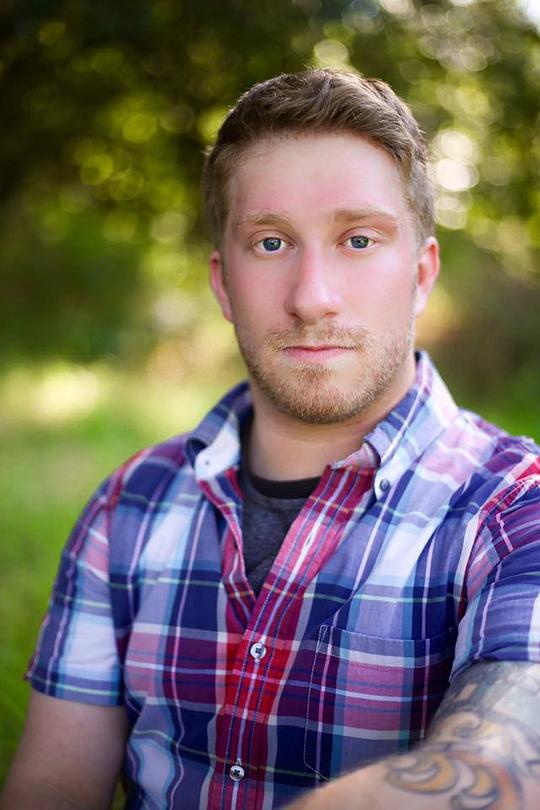 万恩·姆约维奇 Vaughn Myovich照片