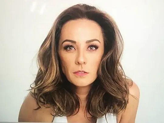 孔苏埃洛·杜瓦尔 Consuelo Duval照片
