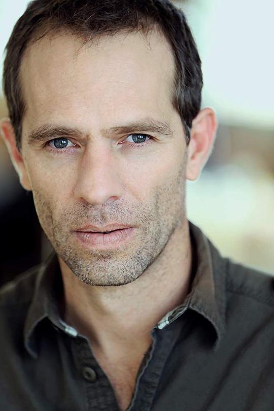 尼尔·桑迪兰兹 Neil Sandilands照片