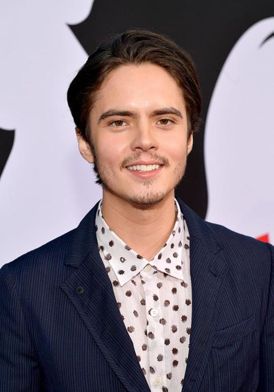 迈尔斯·罗宾斯 Miles Robbins照片