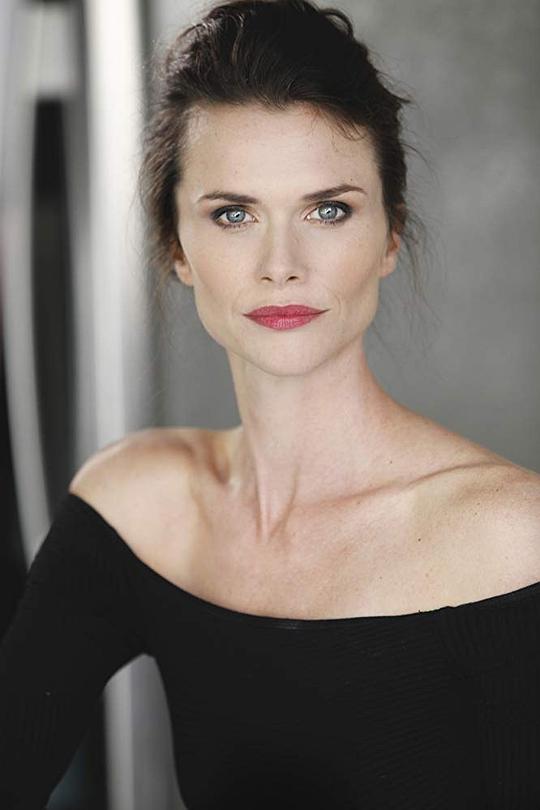 克莱尔·伯恩 Claire Byrne照片