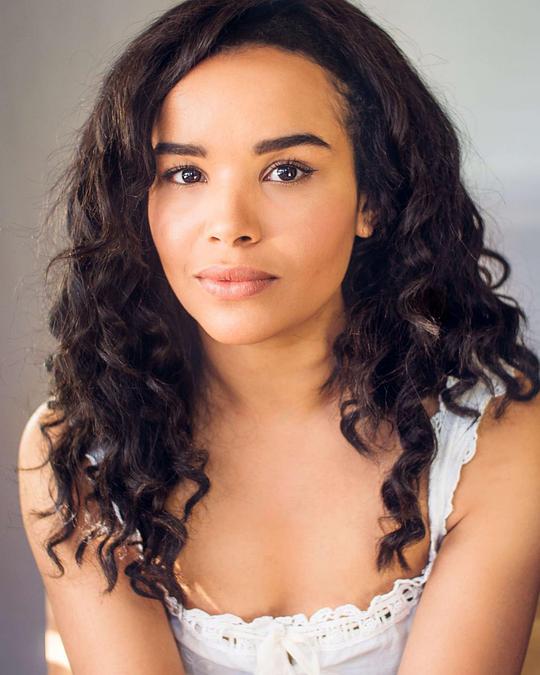 佐伊·罗宾斯 Zoë Robins照片