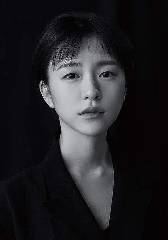崔夏允 Choi Ha Yoon照片