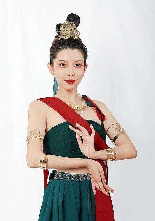 何灏浩 Haohao He照片