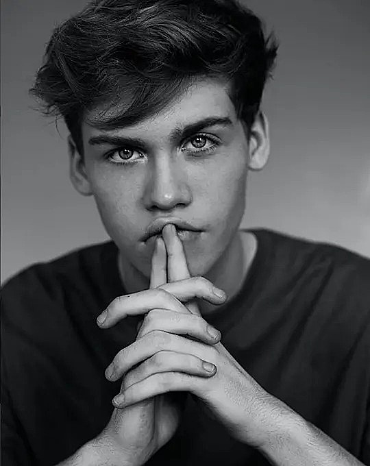 艾丹·亚历山大 Aidan Alexander照片